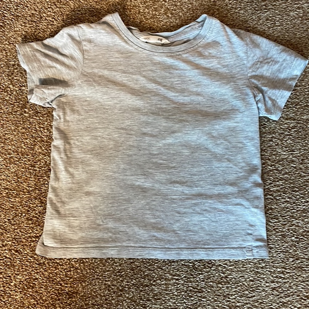 H & M grey short sleeve tee shirt 2-4 yrs